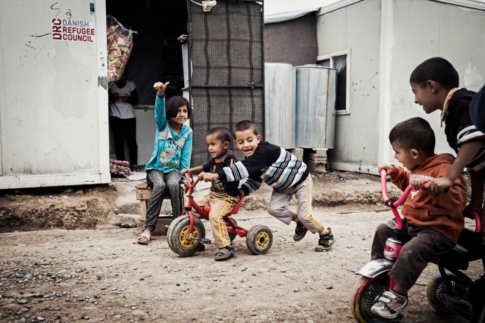 Syriske børn leger i flygtningelejren Qusthapa. Foto: Klaus Bo Christensen.